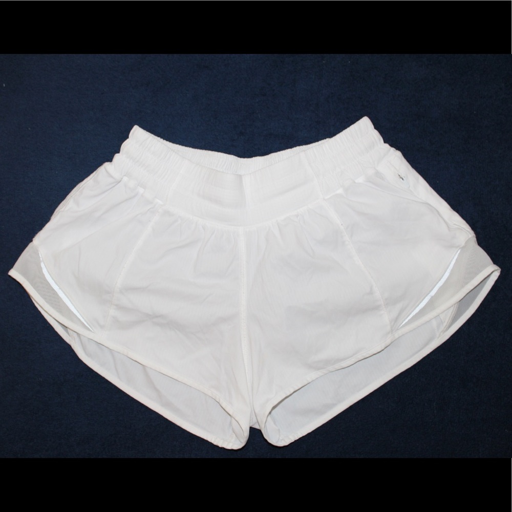 Lululemon Hotty Hot Short II 2.5” Size 4 in White